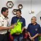 Poto: Bantuan sosial dari Menteri Imigrasi dan Pemasyarakatan bersama Direktur Jenderal Pemasyarakatan diserahkan oleh Kepala Lapas Kalianda, Beni Nurrahman (ist)