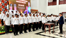 POTO: Ketua KONI Lampung Taufik Hidayat melantik kepengurusan KONI Lampung Barat periode 2026 - 2030 
(dok HUMAS KONI).