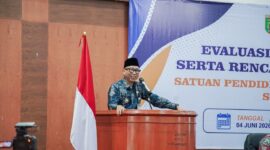 Poto: Gubernur Lampung saat membuka saat memberikan arahan kepada seluruh Kepala Sekolah (kmf).