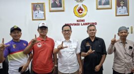 Poto: Pengurus Provinsi (Pengprov) Persatuan Gateball Seluruh Indonesia (Pergasi) Lampung bersama Wakil Ketua Umum II KONI Lampung Riagus Ria (dok HUMAS KONI).