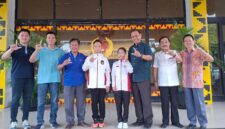 Pengurus Provinsi Wushu Indonesia  Poto bersama ketua dan wakil ketua IV KONI Lampung
(dok HUMAS KONI Lampung).