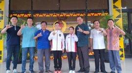 Pengurus Provinsi Wushu Indonesia  Poto bersama ketua dan wakil ketua IV KONI Lampung
(dok HUMAS KONI Lampung).