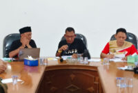 Poto: Ketua Harian Porwanas Supriadi Alfian (tengah), Ketua SIWO Lampung Muslim, dan Ketua Komite Porwanas Erwen Muhammad, Sat Rapat Bersama Penjab Cabor (ist).