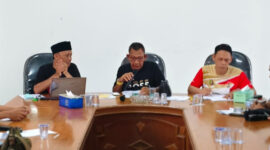 Poto: Ketua Harian Porwanas Supriadi Alfian (tengah), Ketua SIWO Lampung Muslim, dan Ketua Komite Porwanas Erwen Muhammad, Sat Rapat Bersama Penjab Cabor (ist).