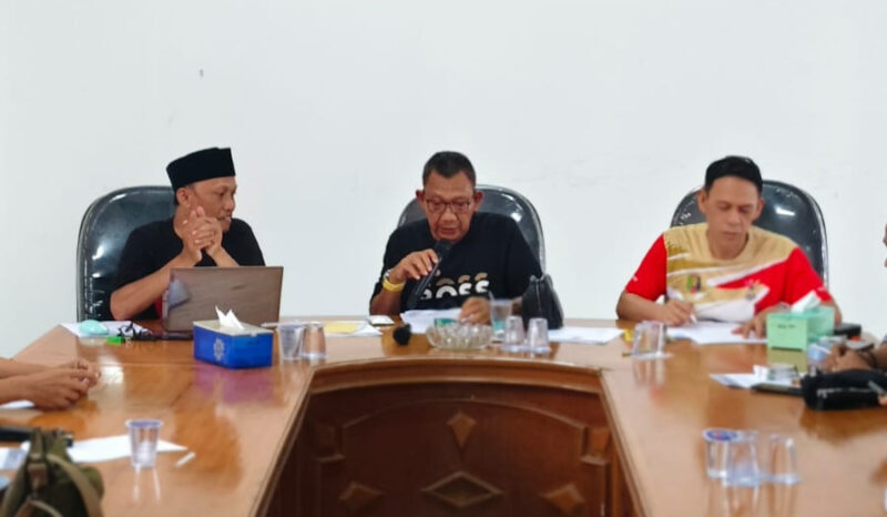 Poto: Ketua Harian Porwanas Supriadi Alfian (tengah), Ketua SIWO Lampung Muslim, dan Ketua Komite Porwanas Erwen Muhammad, Sat Rapat Bersama Penjab Cabor (ist).