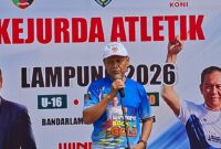 Poto; Ketua KONI Lampung saat membuka kejurda Atletik