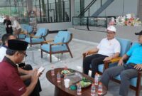 Poto: Wakil Ketua Umum II KONI Lampung, Riagus Ria kaos putih, menghadiri pembukaan Grassroots Festival Sepak Bola Piala Presiden 2026 kategori U10 dan U12 yang digelar Asprov PSSI Lampung (dok HUMAS KONI).