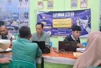 Kantor Pertanahan Lampung Selatan tengah memberikan layanan kepada masyarakat. (Foto.Dok.Kantah Lamsel) 
