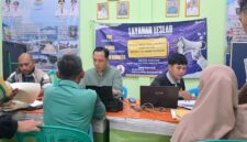 Kantor Pertanahan Lampung Selatan tengah memberikan layanan kepada masyarakat. (Foto.Dok.Kantah Lamsel) 