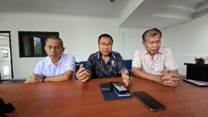 Poto: Ketua Koperasi KONI Lampung, Doni Irawan bersama jajaran
