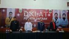 Poto: Wakil Ketua Umum II KONI Lampung Riagus Ria menghadiri pembukaan diklat  Pendidikan dan Pelatihan Taekwondo Indonesia (dok HUMAS KONI Lampung).
