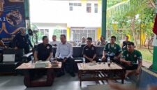 Poto: Ketua KONI Lampung Taufik Hidayat bersama Wakil ketua II Riagus Ria,  di acara sirkuit Zona II Pencak silat.( dok HUMAS KONI Lampung).