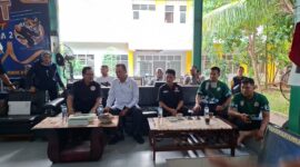 Poto: Ketua KONI Lampung Taufik Hidayat bersama Wakil ketua II Riagus Ria,  di acara sirkuit Zona II Pencak silat.( dok HUMAS KONI Lampung).