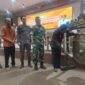 Sekda Kabupaten Lampung Selatan Supriyanto lakukan pemukulan gong sebagai tanda dimulainya sensus ekonomi tahun 206. (Foto.Juwantoro)