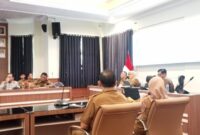 Asisten Bidang Ekobang Setdakab Lamsel Tri Umaryani pimpin rakor TKOK, Selasa, 23 Juni 2026. ( Foto:Juwantoro) 