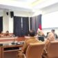 Asisten Bidang Ekobang Setdakab Lamsel Tri Umaryani pimpin rakor TKOK, Selasa, 23 Juni 2026. ( Foto:Juwantoro) 