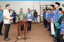 Bupati Lampung Selatan Radityo Egi Pratama tengah membacakan sumpah yang diikuti oleh para CPNS menjadi PNS (Foto.Diskominfo Lamsel)