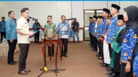 Bupati Lampung Selatan Radityo Egi Pratama tengah membacakan sumpah yang diikuti oleh para CPNS menjadi PNS (Foto.Diskominfo Lamsel)