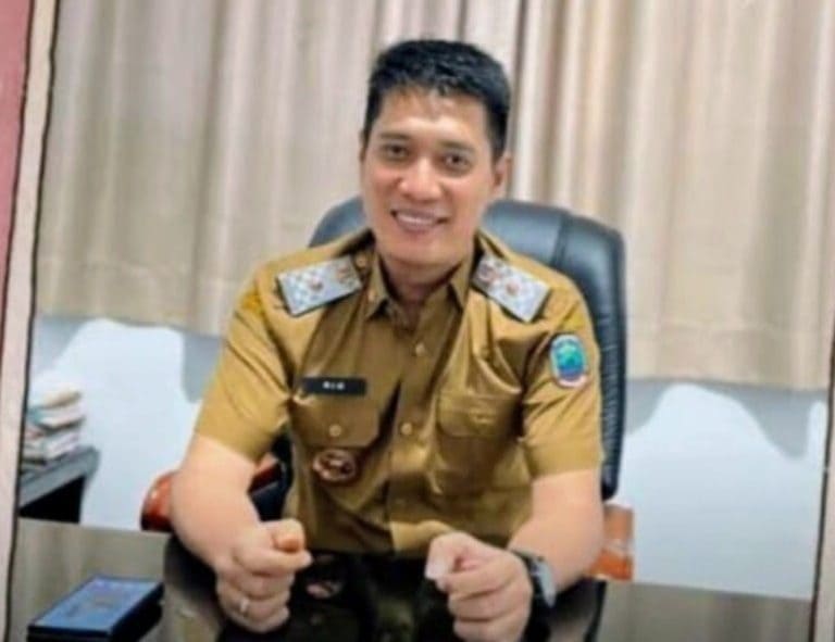Kadis DPMPTSP Lamsel  Rio Gismara