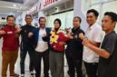 Poto: Tiba di bandara Raden Intan Aurel disambut Kepala Bidang Pembinaan Prestasi (Binpres), Yopi Hutomo Bhakti dan ofisial (ist).