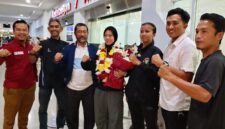 Poto: Tiba di bandara Raden Intan Aurel disambut Kepala Bidang Pembinaan Prestasi (Binpres), Yopi Hutomo Bhakti dan ofisial (ist).