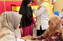 Poto: Petugaa puskemas kalianada sedang melakukan Cek Kesehatan (ist)
