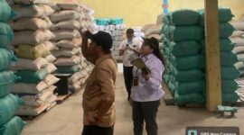 Poto: BRMP melakukan verifikasi stok benih di gudang CV Karya Sentosa Makmur.