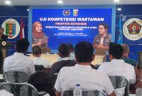 Poto: Ketua PWI Lampung Wirahadikusumah saat menutup UKW angkatan ke 38, tahun 2026 (Lim/Serambi Lampung.).