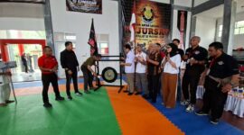 Poto: Ketua KONI Lampung membuka kejuaraan Antarsatlat Tarung Derajat, 