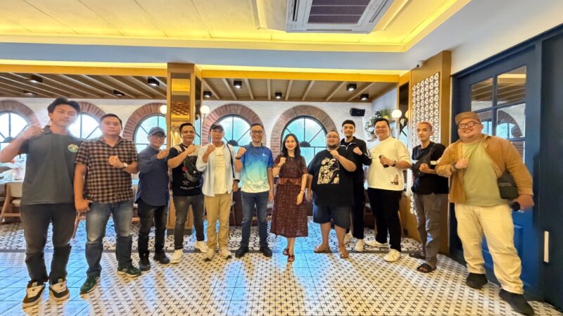 Penanggungjawab , Manajer dan para atlet E-Sport PWI Lampung foto bersama,. (Foto.Dok.PWI Lamsel) 
