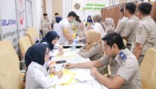 Para Pegawai Kantor Pertanahan Lampung Selatan tengah melakukan Medical Check -Up. (Foto. Dok. Kantah Lamsel)