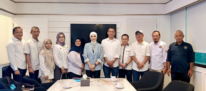 Poto: Putri Zulhas Bersama Ketua dan Jajaran Pengurus PWI Lampung (ist)