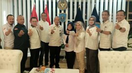 Poto: Komjen Pol Rudi Setiawan bersama Jajaran pengurus PWI Lampung.