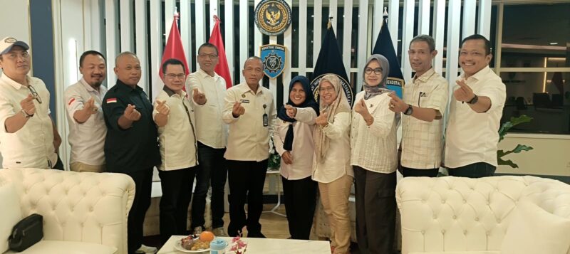 Poto: Komjen Pol Rudi Setiawan bersama Jajaran pengurus PWI Lampung.