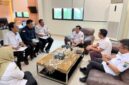Kepala Kantah Lampung Selatan Rizal Rasyuddin bahas kerjasama dengan Sekdakab Lamsel Supriyanto dan jajarannya. (Foto.Dok.Kantah Lamsel) 