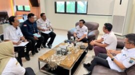 Kepala Kantah Lampung Selatan Rizal Rasyuddin bahas kerjasama dengan Sekdakab Lamsel Supriyanto dan jajarannya. (Foto.Dok.Kantah Lamsel) 