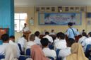 Bupati Lampung Selatan Radityo Egi Pratama tengah memberikan sambutan dalam kegiatan penyerahan Kartu BPJS Ketenagakerjaan. (Foto.Juwantoro) 