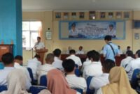 Bupati Lampung Selatan Radityo Egi Pratama tengah memberikan sambutan dalam kegiatan penyerahan Kartu BPJS Ketenagakerjaan. (Foto.Juwantoro) 