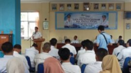 Bupati Lampung Selatan Radityo Egi Pratama tengah memberikan sambutan dalam kegiatan penyerahan Kartu BPJS Ketenagakerjaan. (Foto.Juwantoro) 