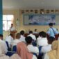 Bupati Lampung Selatan Radityo Egi Pratama tengah memberikan sambutan dalam kegiatan penyerahan Kartu BPJS Ketenagakerjaan. (Foto.Juwantoro) 