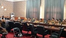 Tim dari Provinsi Lampung Audensi dengan Pemkab dan Komisi I DPRD Lamsel. (Foto.Juwantoro) 