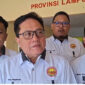 Poto: Sekertaris POBSI Lampung Hary Bansawan bersam sejumlah pengurus (dok KONI Lampung)