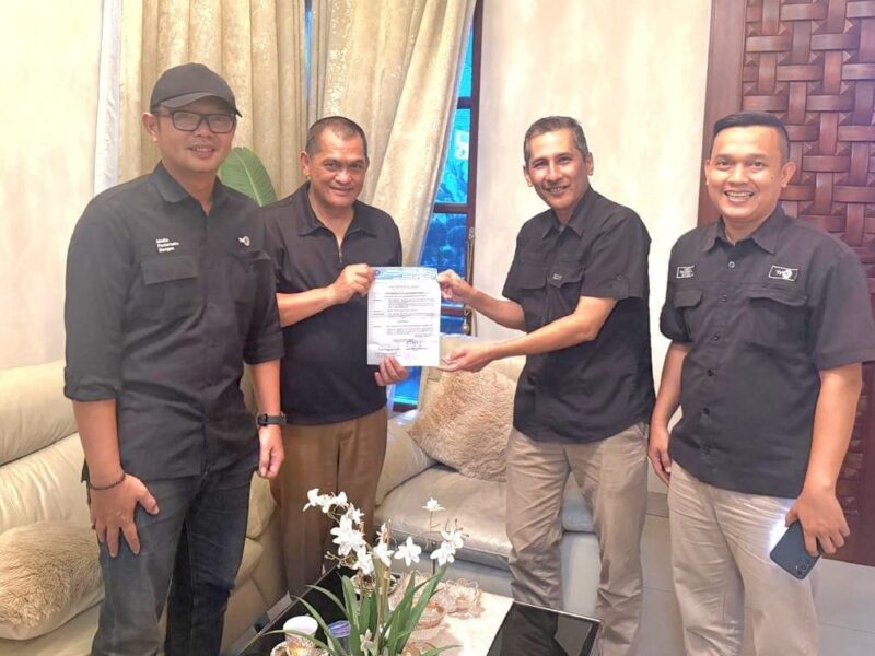 Poto: Tim Bultangkis PWI Lampung serahkan SK kepada Manajer Aswarodi (ist).