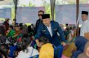 Poto: Ketua Karang Taruna Lampung Selatan, Sahirul Hidayat menyapa warga (ist).