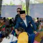 Poto: Ketua Karang Taruna Lampung Selatan, Sahirul Hidayat menyapa warga (ist).