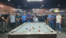 Poto: Sekjen PWI Pusat melakukan pemukulan Bala Tanda di Mulai Latihan perdana Tim Bilyar Porwanas Lampung.