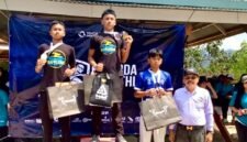 Poto: Wakil ketua IV KONI Lampung Achmad Chrisna putra bersama para atlet Aquathlon (hms).