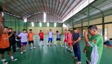 Poto: Ketua Harian Porwnas Supriadi Alfian, bersama TIM Futsal PWI Lampung (ist).