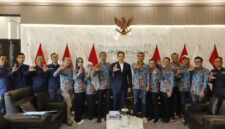 Bupati Lampung Selatan Radityo Egi Pratama dan Pengurus PWI Lampung dan PWI Lamsel foto bersama usai audensi. (Foto.Ist) 