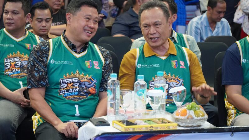 Ketua KONI Lampung Taufik Hidayat  saatenghadiri gelaran QRIS 3x3 Siger Slam 2026 di Mall Bandar Lampung, (dok Humas KONI).